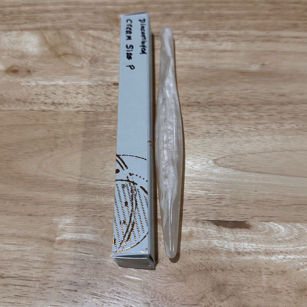 Furls Streamline Swirl Resin Crochet Hook Size P 10.0mm Cream
